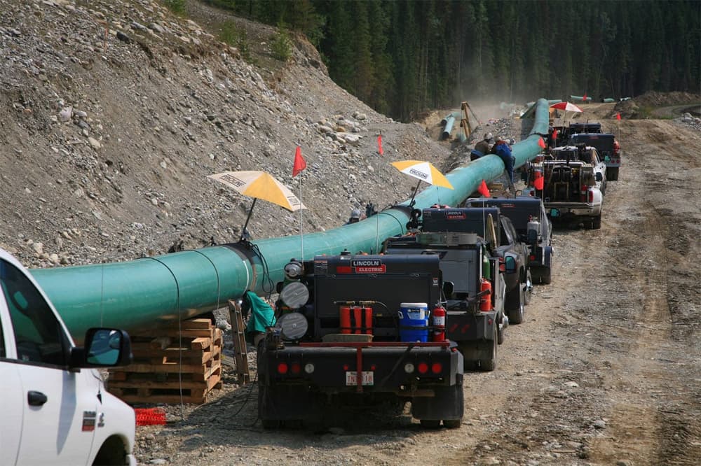 Canadian Oil Pins Hopes on Two Troubled Pipelines After Energy East Cancellation