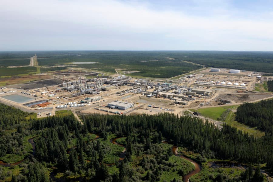 Cenovus Cuts Output as Oil Sands Pipeline Shortage Takes Toll