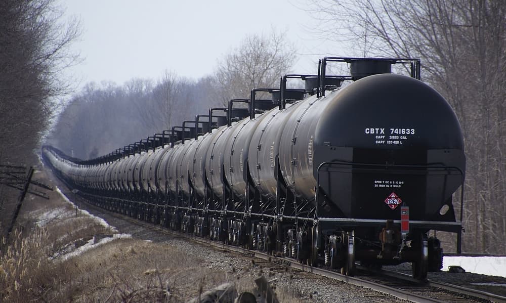 Rail CEO Vows Loyalty to Canadian Farmers Over Oil